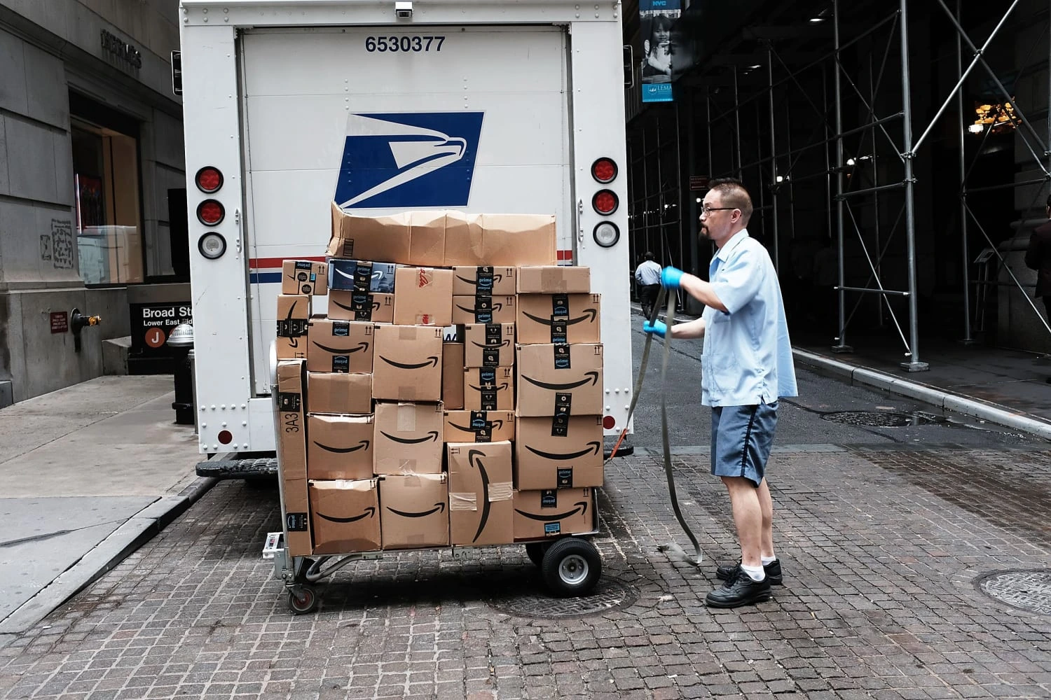 what is the amazon supply chain